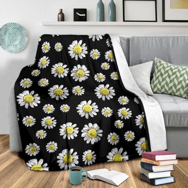 Daisy Pattern Print Design Black Fleece Blanket - Image 3