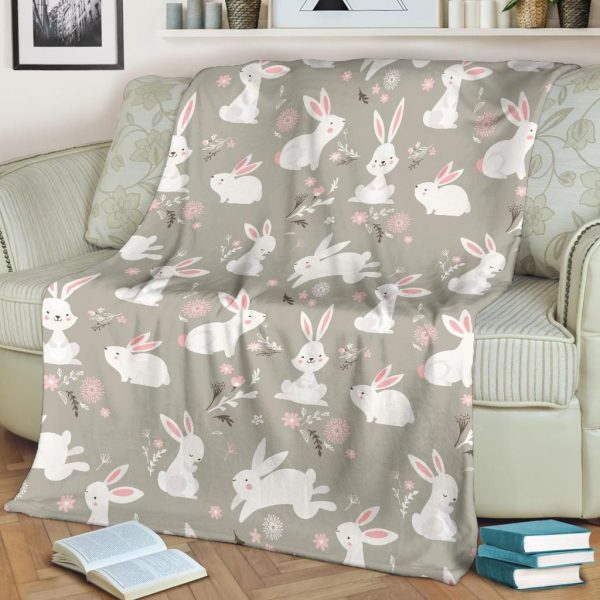 White Rabbit Eats Carrot Pattern Print Design Fleece Blanket - Image 2