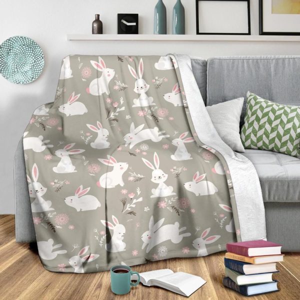 White Rabbit Eats Carrot Pattern Print Design Fleece Blanket - Image 3